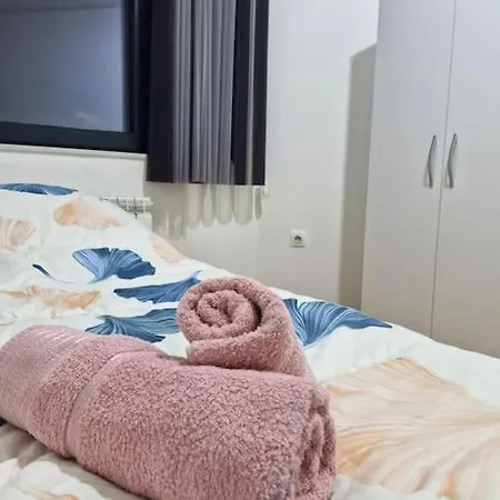 Sunflower Center With Free Garage Apartment