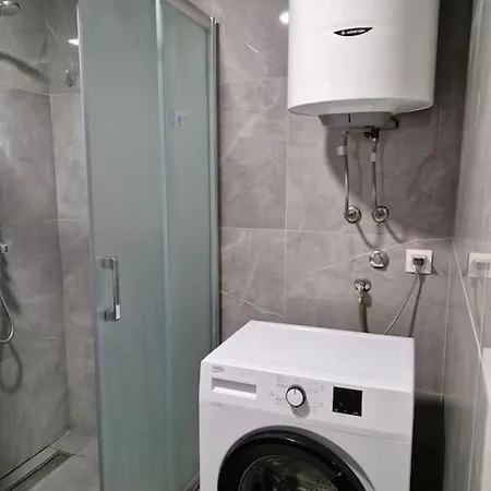 Sunflower Center With Free Garage Skopje